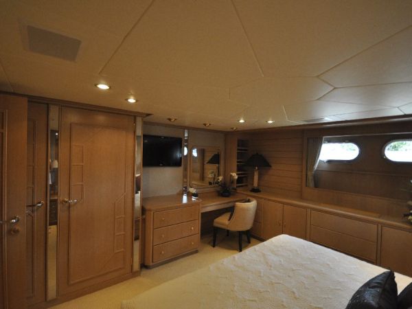 Yacht 4